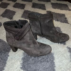 Clarks Artisan Tamryn booties size 7.5